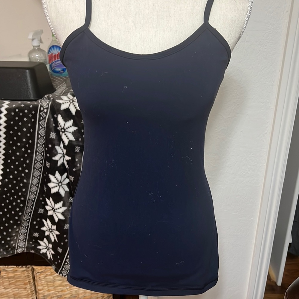 Lululemon navy tank, size 6 does not comes with pads